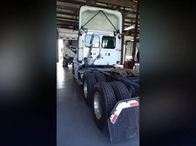 2019 FREIGHTLINER/MERCEDES CASCADIA 125