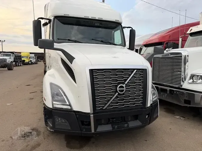 2022 VOLVO VNL64T760cf1b62216acd7aa7df877988de667273
