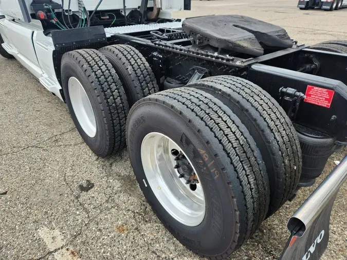2023 VOLVO VNL64T860