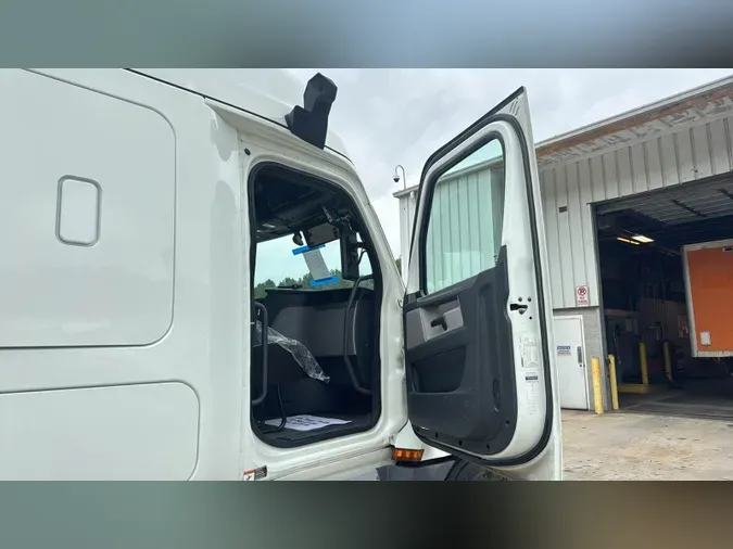 2020 Freightliner Cascadia 126