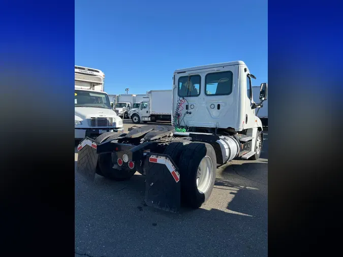 2018 FREIGHTLINER/MERCEDES FLT8664T