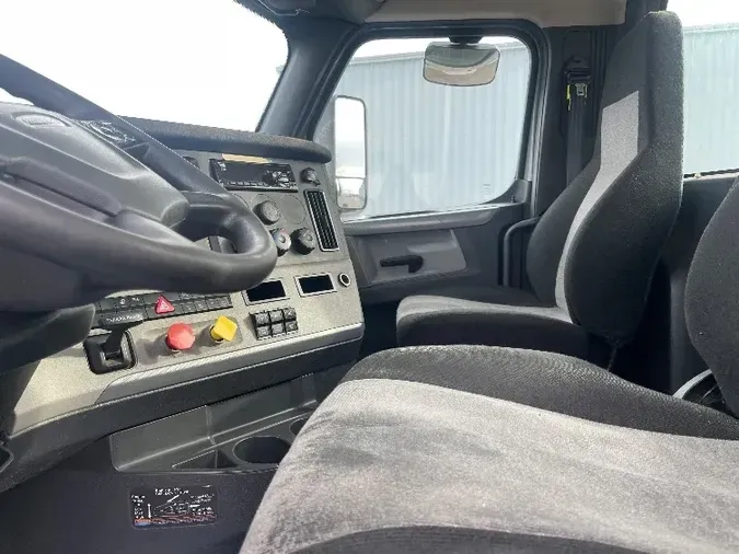 2018 Freightliner T12664ST