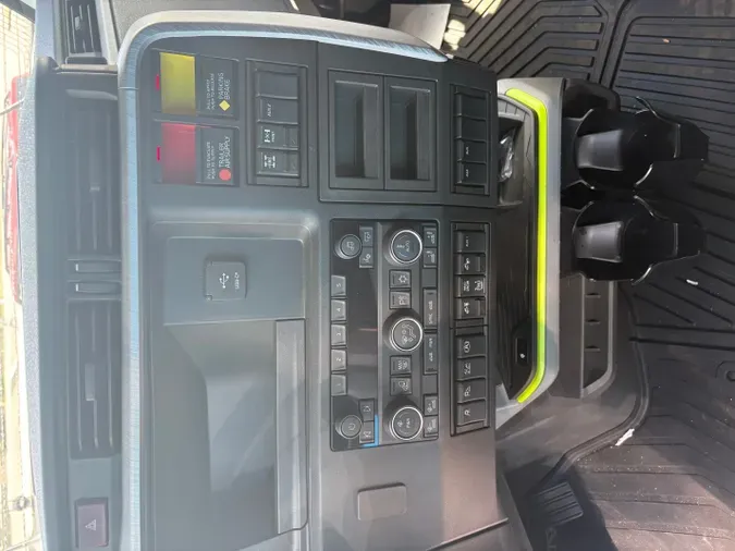 2026 VOLVO TRUCK VNL64TV04