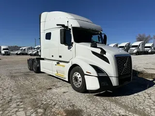 2021 VOLVO VNL64T740