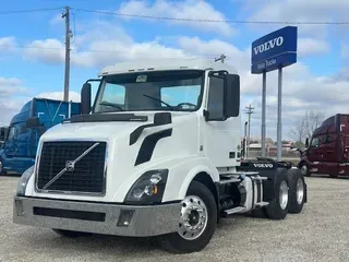 2015 VOLVO VNL64T300