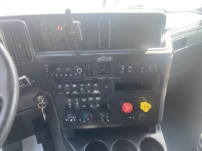 2022 International LT625