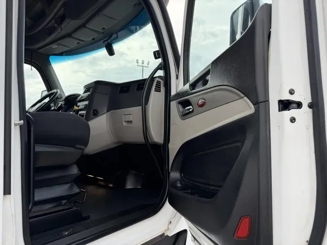 2022 Peterbilt 579cf38722657e2b19f5519f31fdc2b4bc9