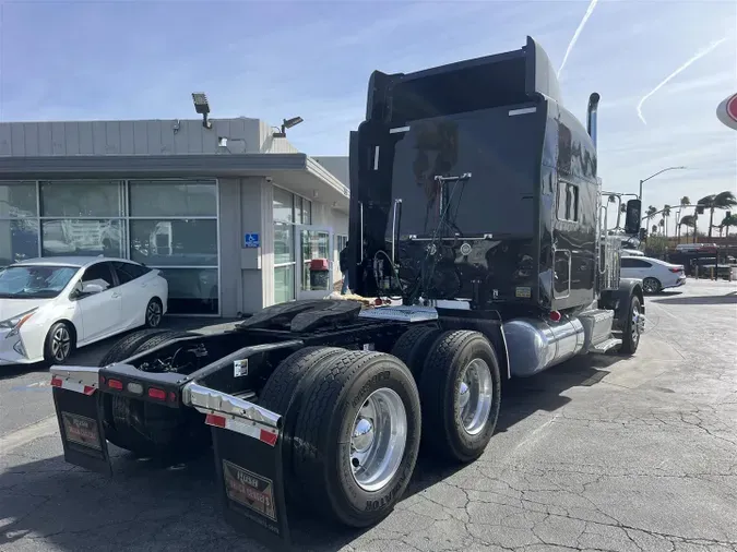 2017 Peterbilt 389