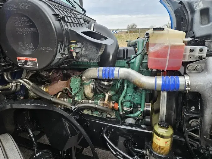 2021 VOLVO VNL64T760cf3a1fe38bd55fc0785d33280f0d192c