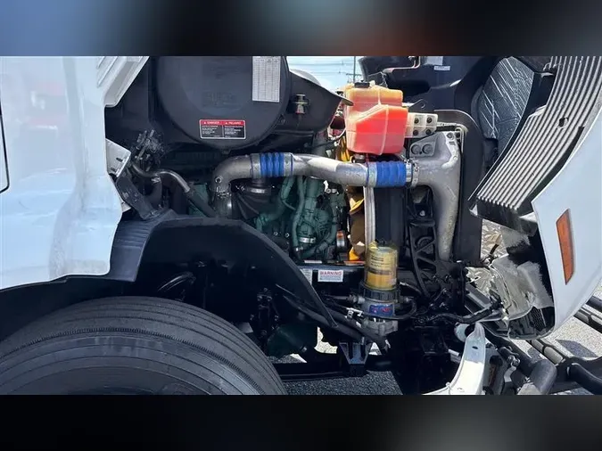 2020 VOLVO VNR640