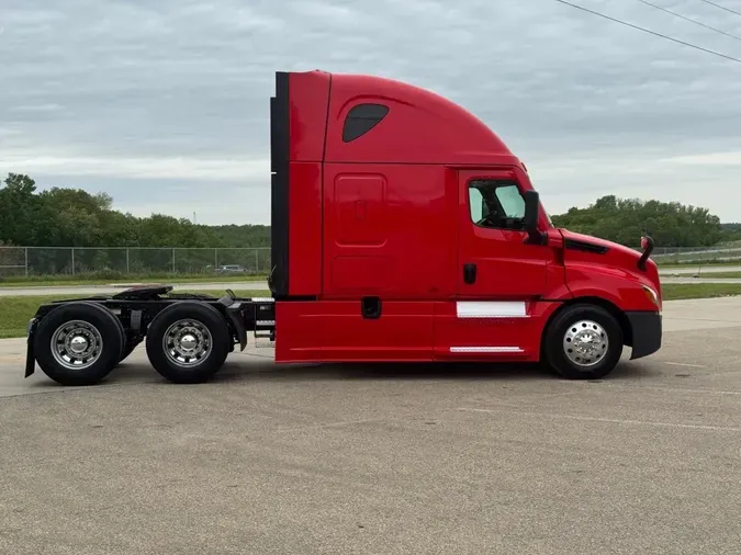 2022 FREIGHTLINER Cascadia 126