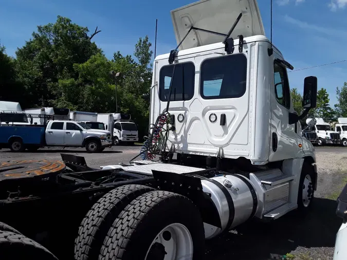 2020 FREIGHTLINER/MERCEDES CASCADIA 125