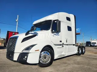 2021 VOLVO VNL64T760