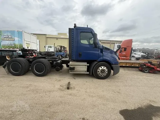 2021 FREIGHTLINER CASCADIA 116cf4809437c14a9370f5bdbfaf8c423ed