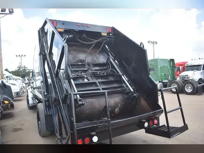 2005 FREIGHTLINER BUSINESS CLASS M2 106