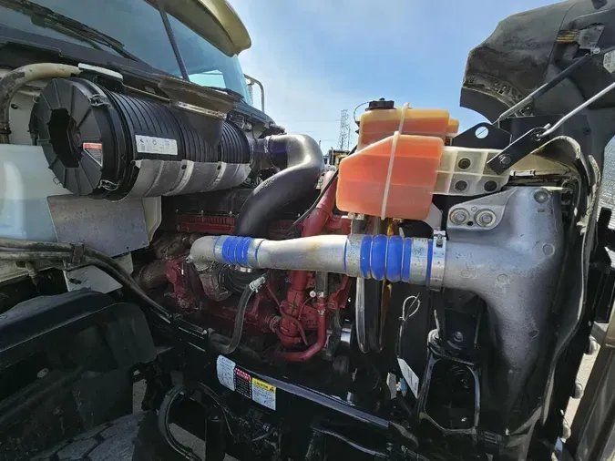 2019 MACK GR64F