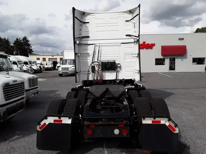 2019 VOLVO VNL64T-760