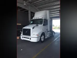 2015 Volvo VNM42TRACTOR