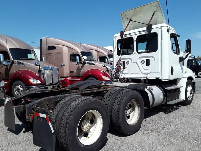 2016 FREIGHTLINER/MERCEDES CASCADIA 125