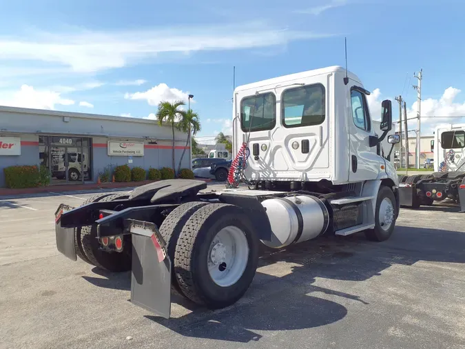 2016 FREIGHTLINER/MERCEDES CASCADIA 113