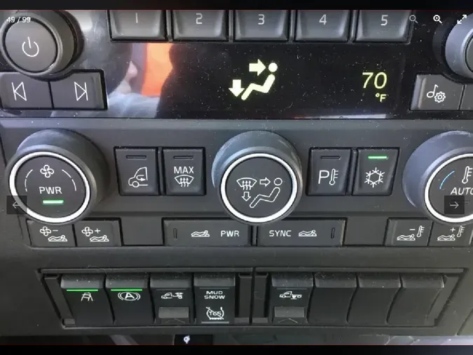 2025 VOLVO VNL64T860