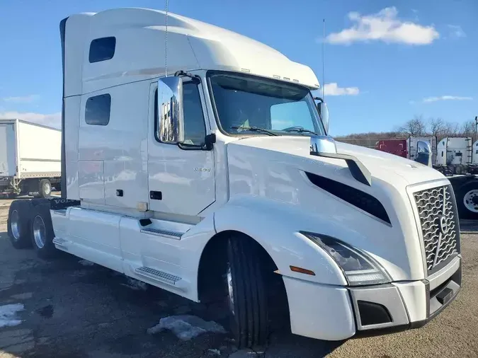 2020 VOLVO VNL64T760