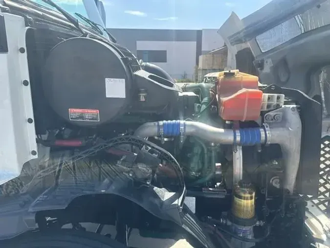 2017 Volvo VNL300