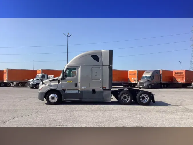 2023 Freightliner Cascadia 126