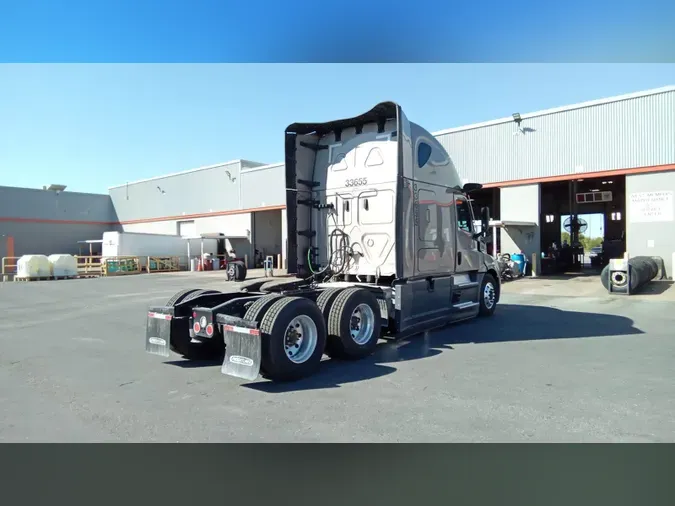 2025 Freightliner Cascadia 126
