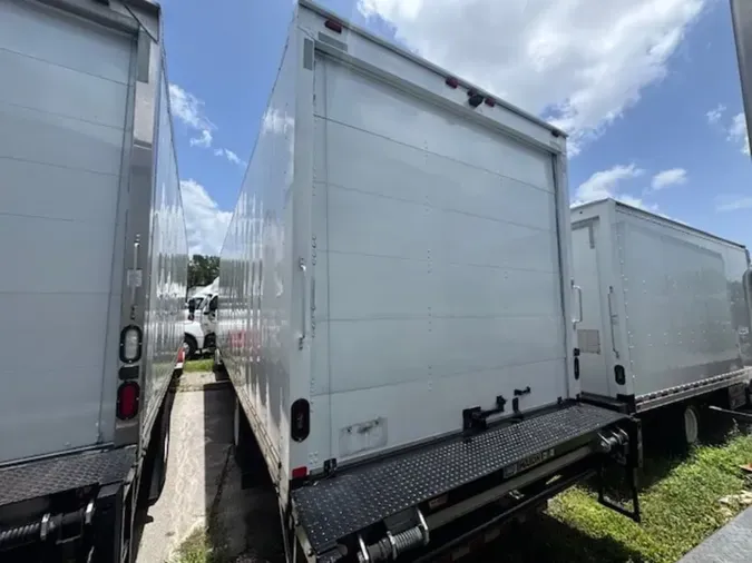 2018 FREIGHTLINER M2 106