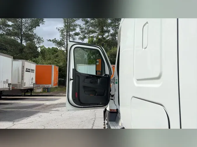 2023 Freightliner Cascadia 126