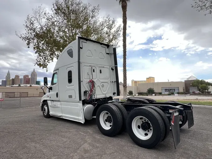 2018 FREIGHTLINER/MERCEDES CASCADIA 125