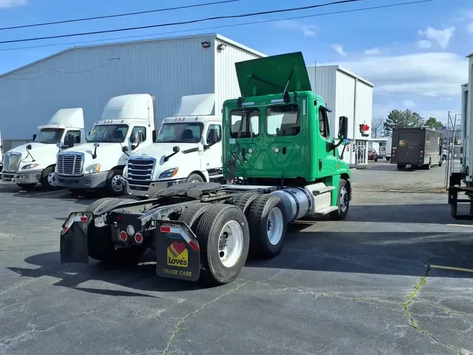 2020 FREIGHTLINER/MERCEDES CASCADIA 125cf770bb765a59814f7815674b376eca6
