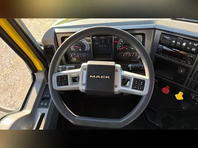 2022 MACK AN64T