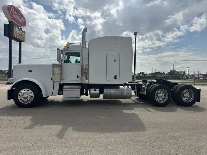 2015 Peterbilt 389