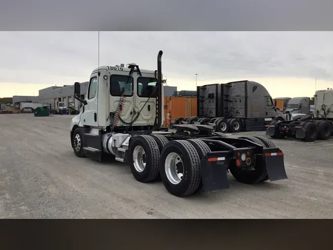 2019 Freightliner Cascadia 126cf79d7fc3dff983947bb4c4474e9868c