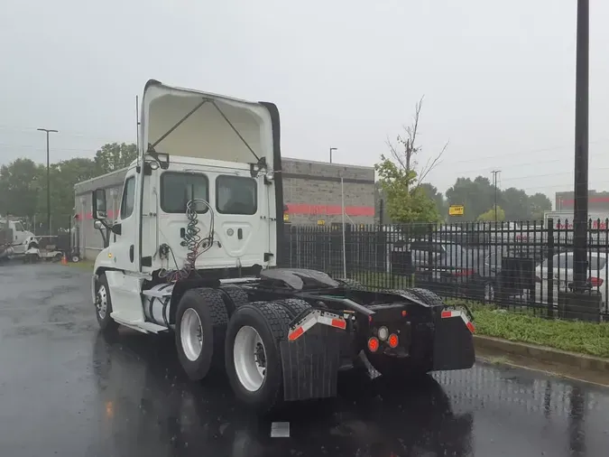 2019 FREIGHTLINER/MERCEDES CASCADIA 125cf7d4f49b54bd3f991a3b3130f20f521