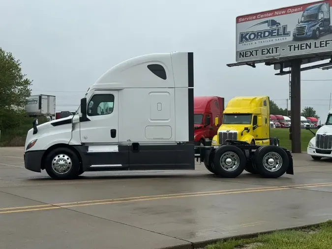 2022 FREIGHTLINER Cascadia 126cf808b2ed3cd9c5bc5b9c47ef87981fd