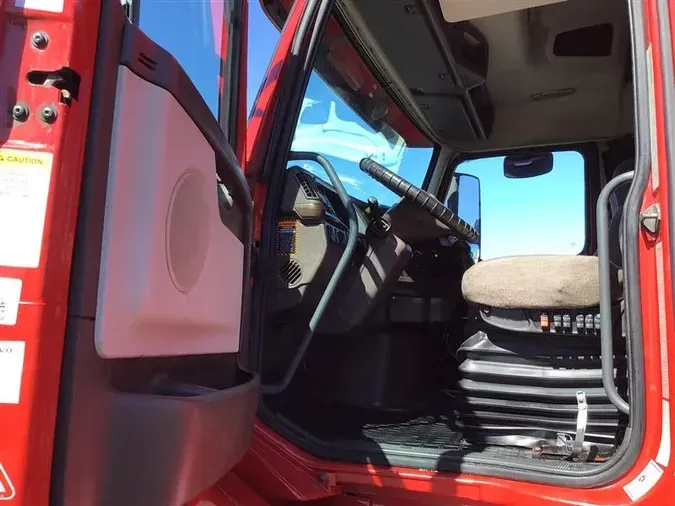 2015 VOLVO VNL630