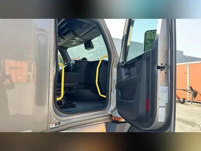 2023 Freightliner Cascadia 126