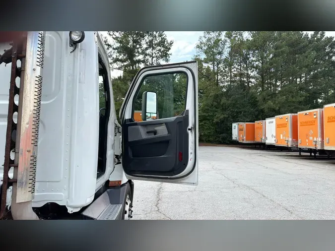 2021 Freightliner Cascadia 126