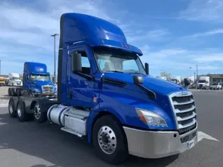 2020 Freightliner T12684ST