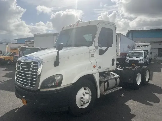 2015 FREIGHTLINER X12564ST