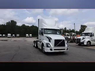 2017 Volvo VNL300