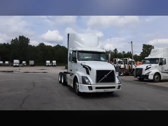 2017 Volvo VNL300cf89c22fba87c32698f40d6546b8b446