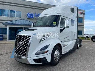 2025 VOLVO VNL64T660