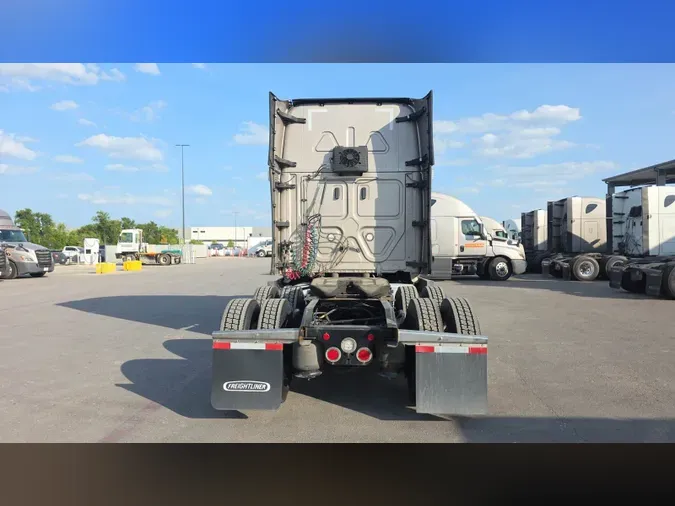 2023 Freightliner Cascadia 126