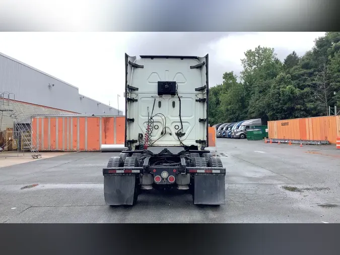2020 Freightliner Cascadia 126