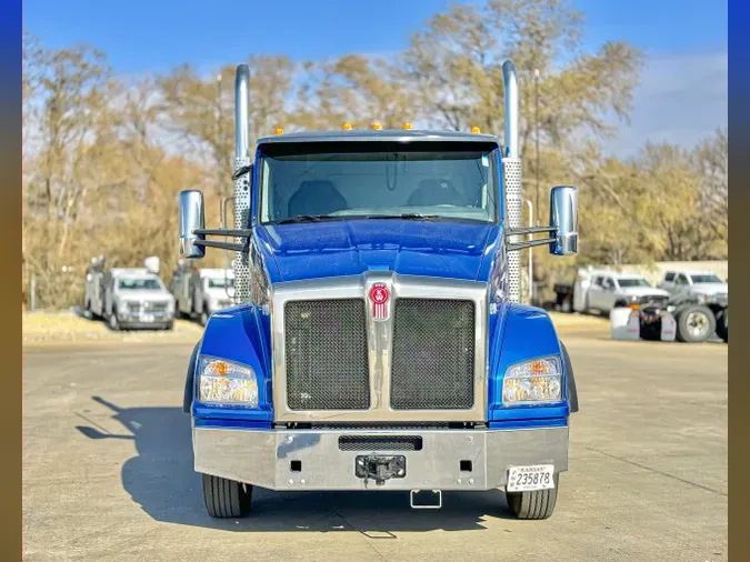 2024 KENWORTH T880