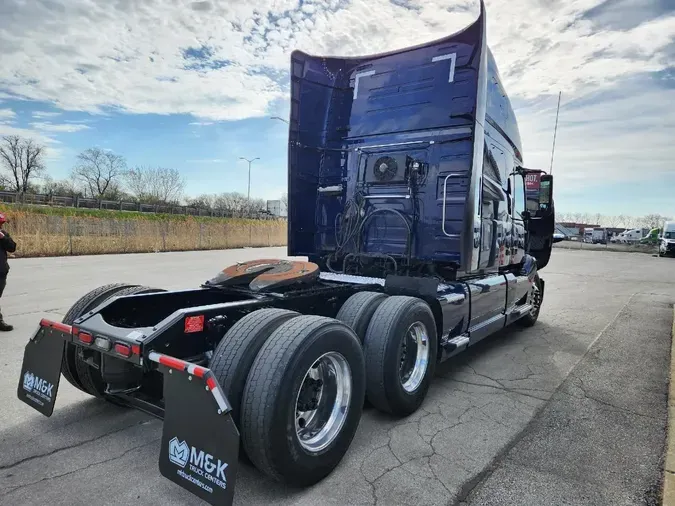 2019 VOLVO VNL64T760